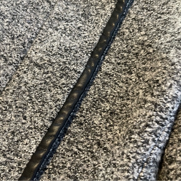 Banana Republic Women's Black Tweed Wool Blend Coat - Picture 3 of 8